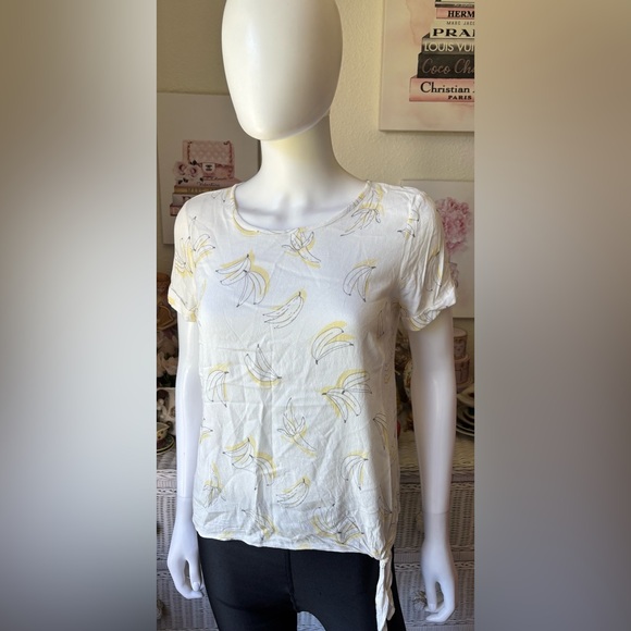 Lauren Conrad banana print top on white background with yellow accents Size S - Picture 1 of 9